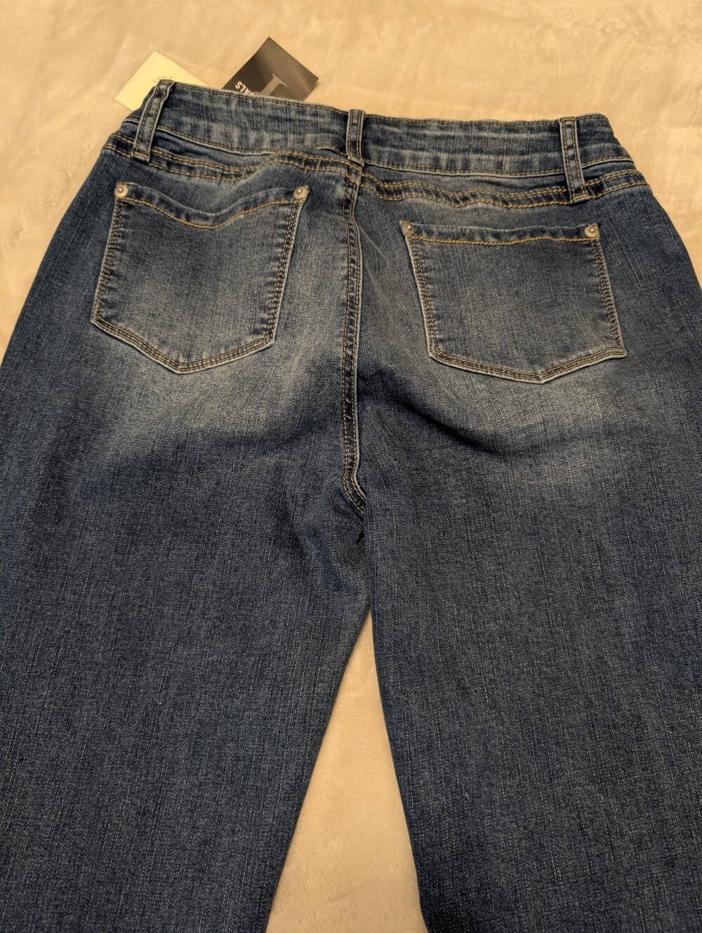 Flamingals Mid-rise Raw Hem V Design Bootcut Jeans NWT Size Medium - Picture 6 of 9